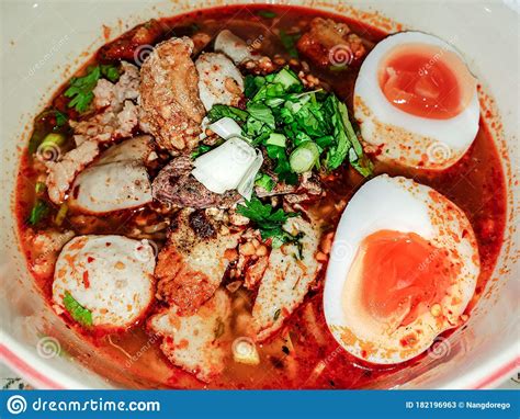  ก๋วยเตี๋ยวหลา  ความหอมกรุ่นของซุปรสชาติเข้มข้นผสานกับเส้นเหนียวนุ่มที่ละลายในปาก