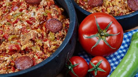  Menemen:  Flavorful Turkish Scrambled Eggs Bursting With Spicy Pepper Flavor And Creamy Feta Cheese!